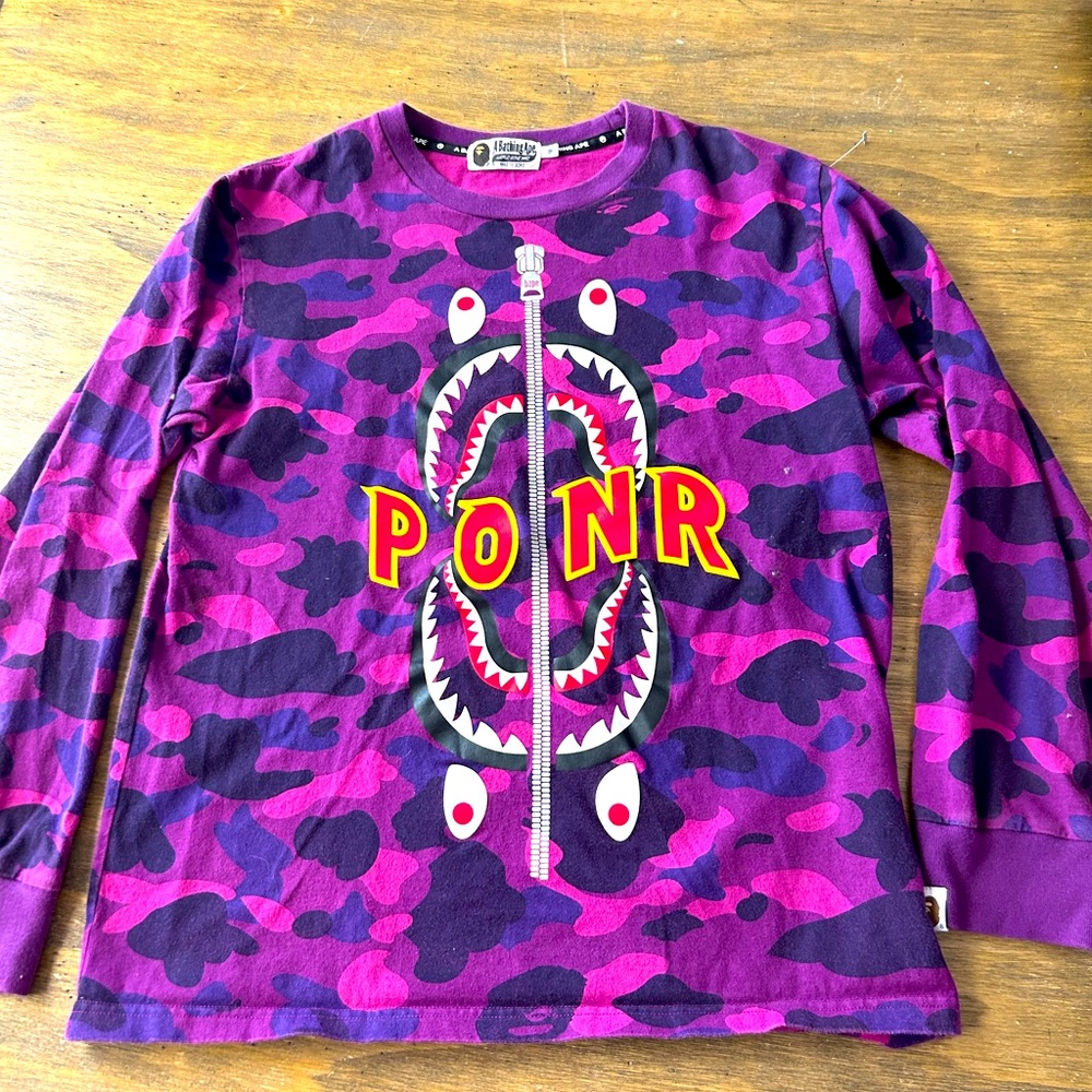 A BATHING APE MEN COLOR CAMO SHARK LONG SLEEVE TEE (PURPLE) Medium